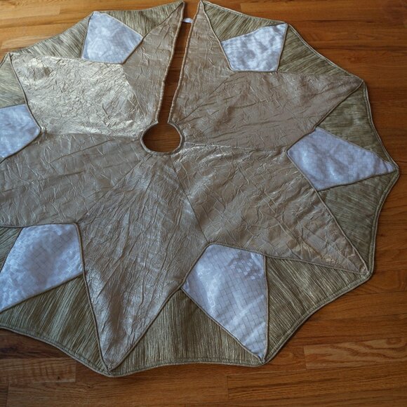 Other - Christmas tree Skirt
